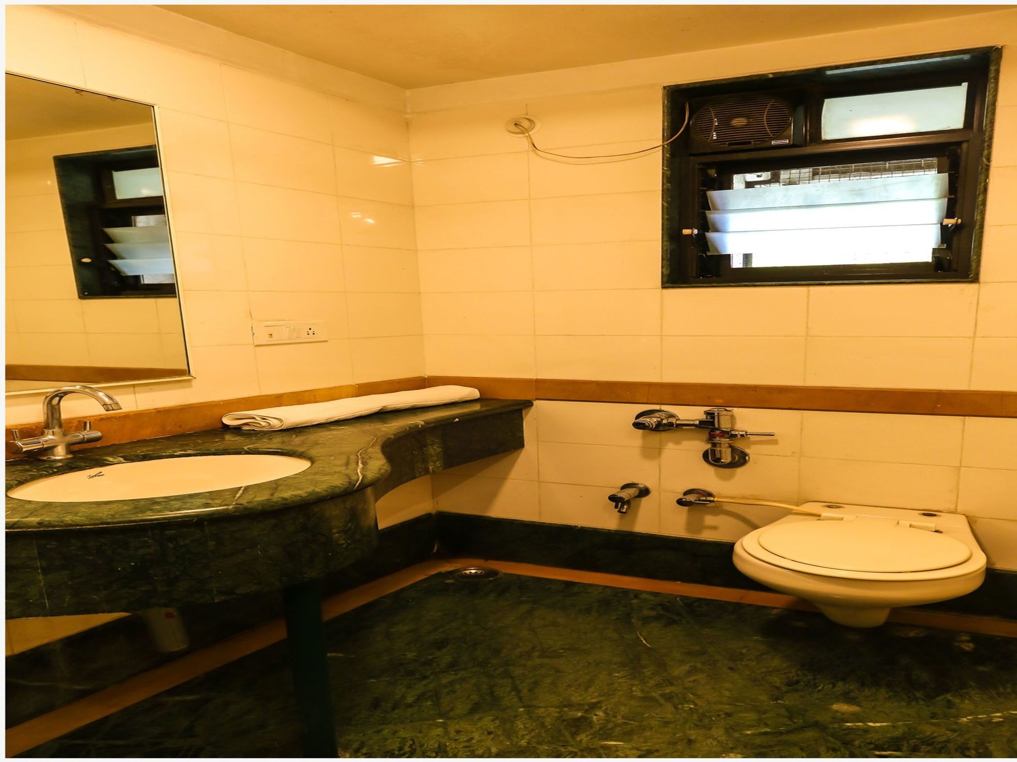 Hotel Lotus プネ エクステリア 写真